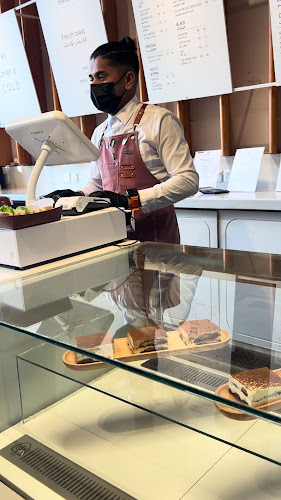 Cold Roastery and Coffee | كولد محمصة و مقهى - بلجرشي