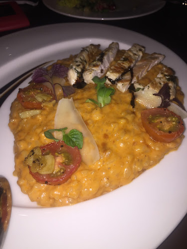 مونیز - الضيافة