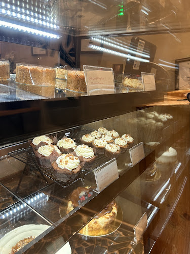 Opinii despre Samar's Bakery & Patisserie مخبز و حلويات سمر în جدة - الضيافة