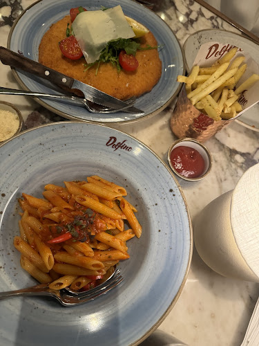 دلفينو - الضيافة