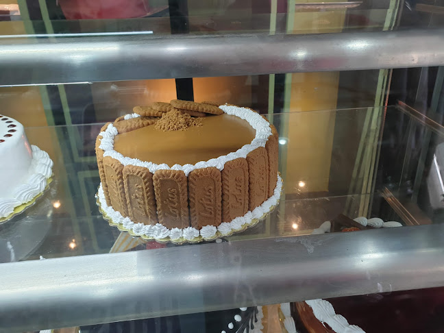 حلويات ومعجنات اكليل الجبل