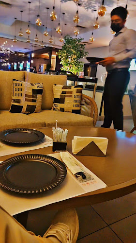 سفن جاردنز لاونج - الضيافة