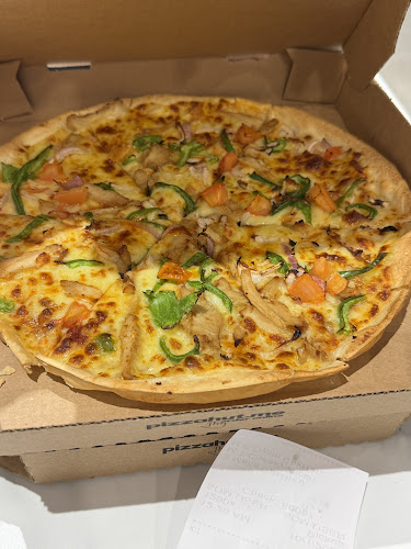 Opinii despre بيتزا هت în الرياض - الضيافة