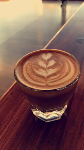 Opinii despre محمصة ثلاثة وتسعون Ninety Three Roastery 93 în حفر الباطن - الضيافة