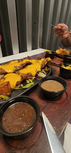 مطعم وقود الشاطئ "فيول"