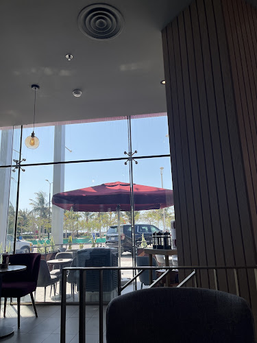 مركز عطا الله التجاري، طريق الكورنيش الفرعي، الشاطئ، جدة 23512