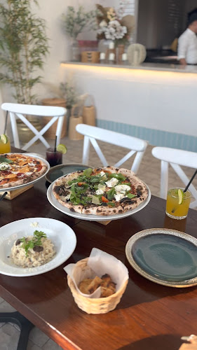 هيلينا بيتزاريا