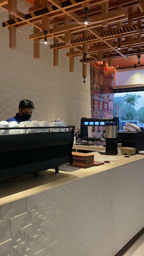 Qaf Coffee Roasters - محمصة ومقهى قاف - الضيافة