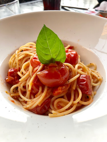 لاروستيكا بيتزارايا - الضيافة