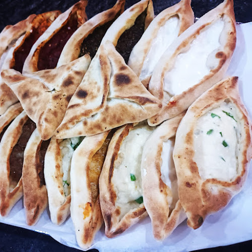 مطعم معجنات و شاورما الفران الشامي - الضيافة