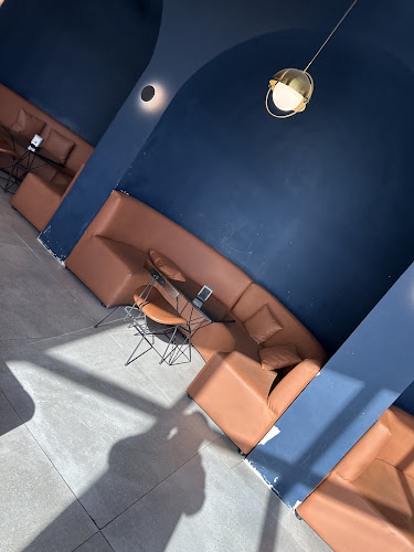 داني كوفي - الضيافة