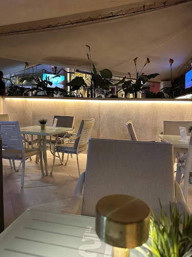 Oasis Cafe & Lounge - الخبر