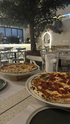 هيلينا بيتزاريا - الخبر