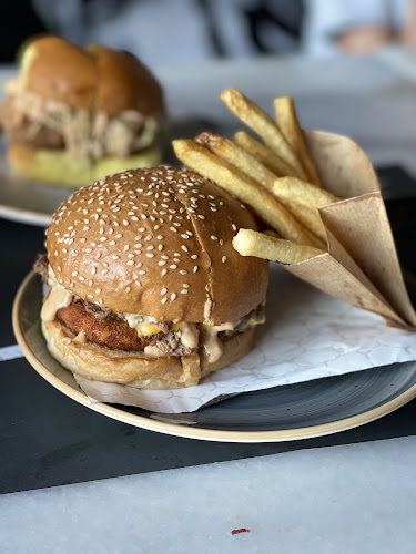 الشارع الثامن و العشرون، العزيزية، الدمام 32424