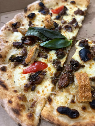 هيلينا بيتزاريا - الضيافة