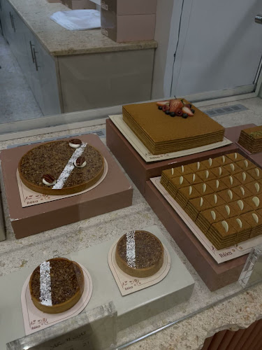 ريكا بيكري - الضيافة