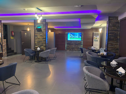 طاولة كافيه