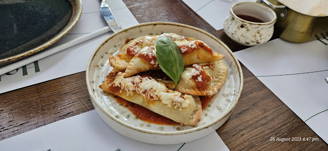 هيلينا بيتزاريا