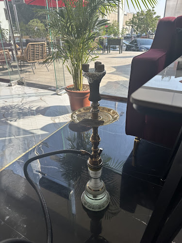 Moons & Tunes Restaurant & Cafe. مطعم ومقهي مونز اند تونز كافيه