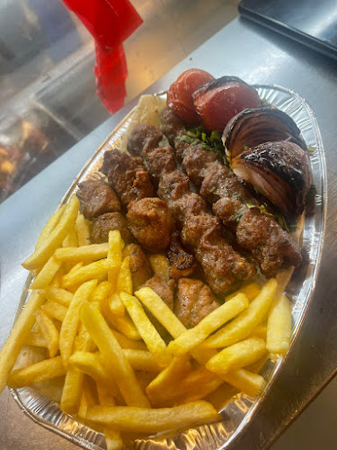 مطعم صنوبر دمشق - جدة