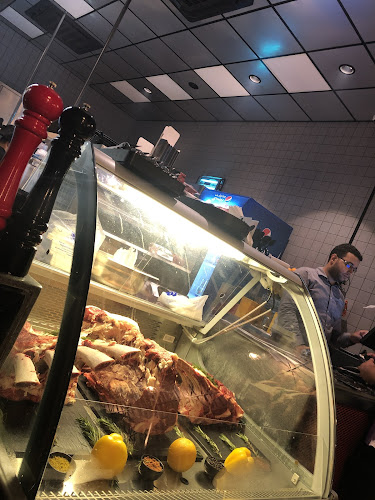 مطعم وقود الشاطئ "فيول" - الضيافة