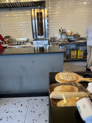 شاورما حواري - الرياض