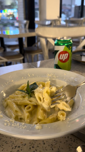 هيلينا بيتزاريا - الخبر