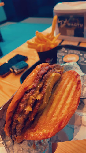 Rosalia Burger B4 روزاليا برجر - الضيافة