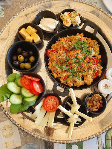 Opinii despre مطعم ومقهي قوزيل سراي în ينبع - الضيافة