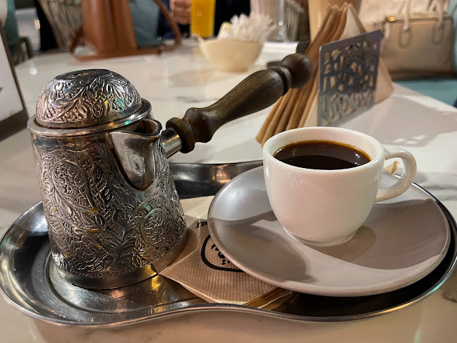 قهوة عزمي - الضيافة