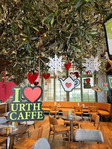 Opinii despre إيرث كافيه în جدة - الضيافة