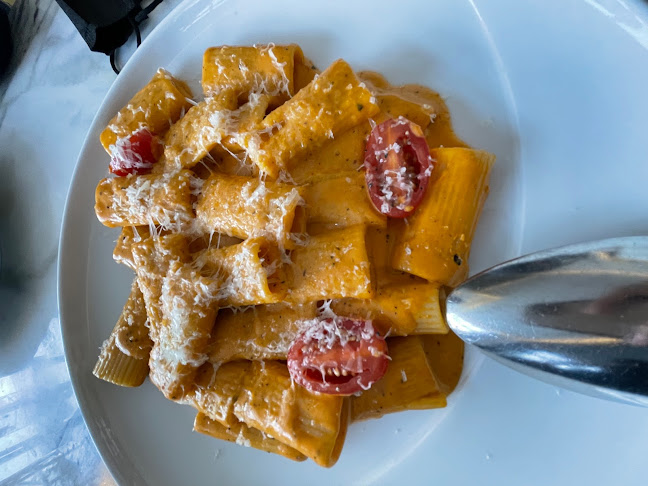 مونیز - الضيافة