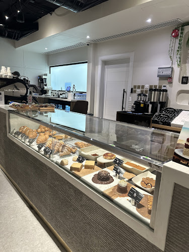 بارت بيكري - الضيافة