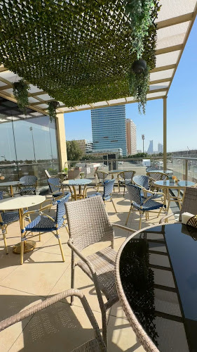 فيو الكورنيش (مطعم & كافيه)