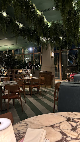 دلفينو - الضيافة