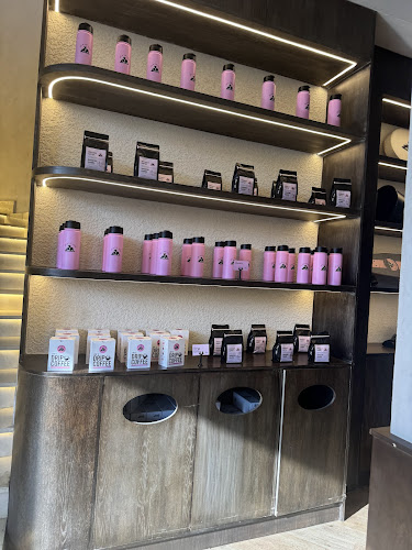 جو اند ذا جوس - الضيافة