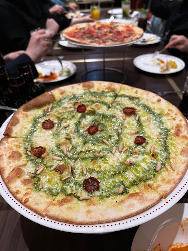 كريزي بيتزا - الضيافة