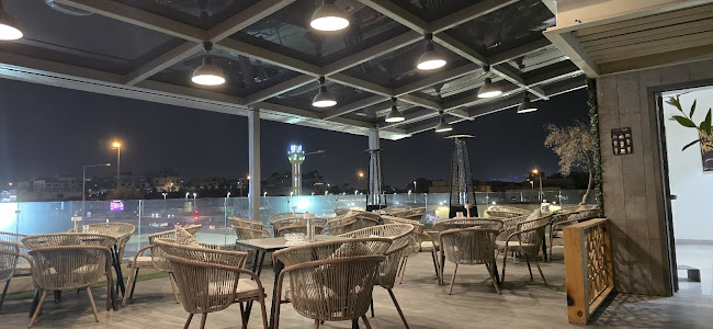 Opinii despre هاي فايف تراس اند لاونج كوفي în الرياض - الضيافة