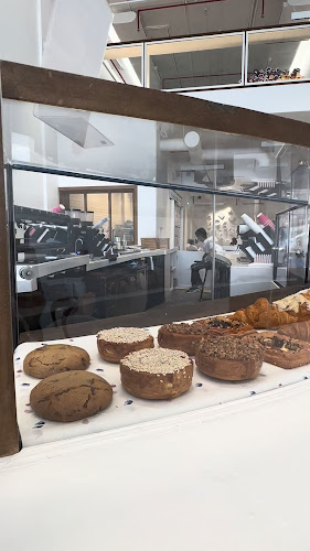 بسترينا بيكري - الضيافة