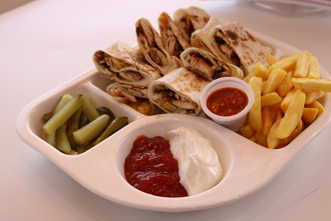 عالم العرائسي والشاورما