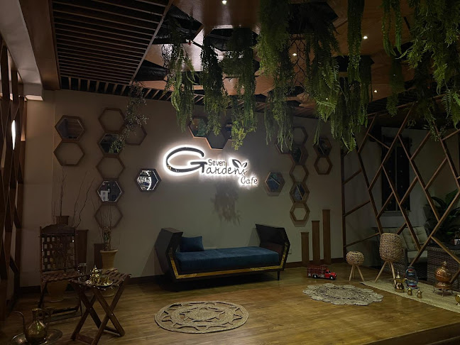 سفن جاردنز لاونج - الضيافة