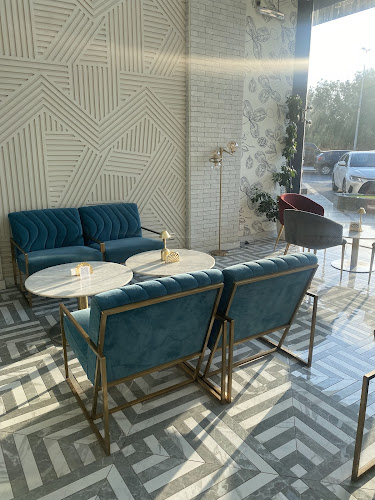 مطعم زيت وزعتر مركز الخياط التجاري، طريق الامير سلطان، الروضة، جدة 23435