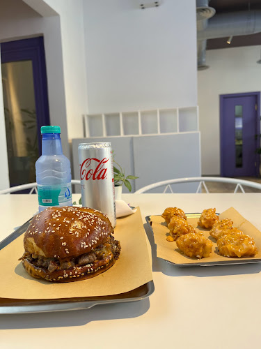 أهوي برجر - الضيافة