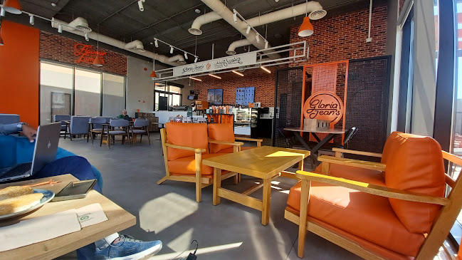 غلوريا جينز كوفيز - الضيافة