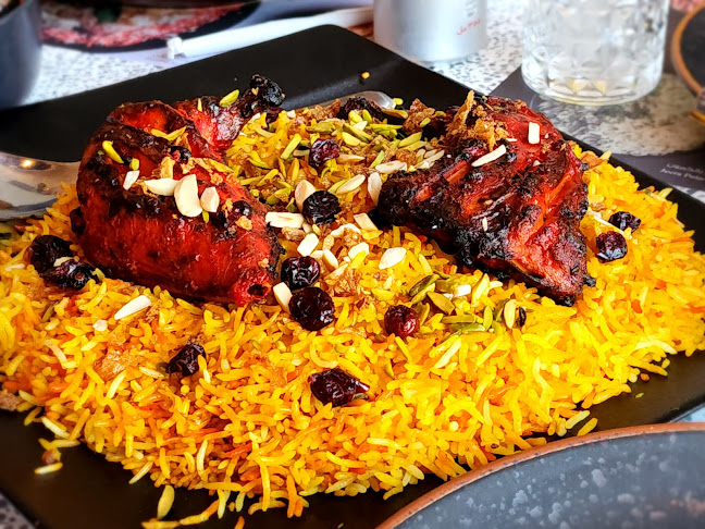 بومباي رياني - الضيافة