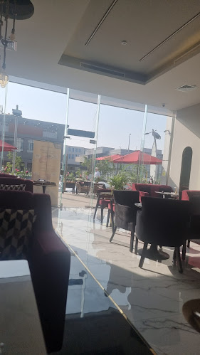 Moons & Tunes Restaurant & Cafe. مطعم ومقهي مونز اند تونز كافيه - الضيافة