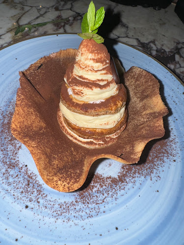 دلفينو - الضيافة