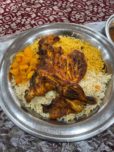 مطعم شباب عنك البخاري - الضيافة