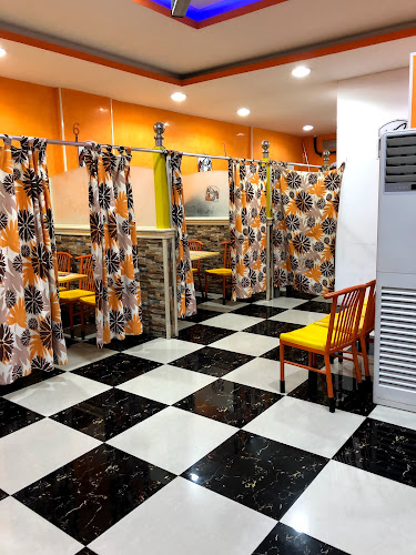 ليتل سيزر بيتزا - الضيافة