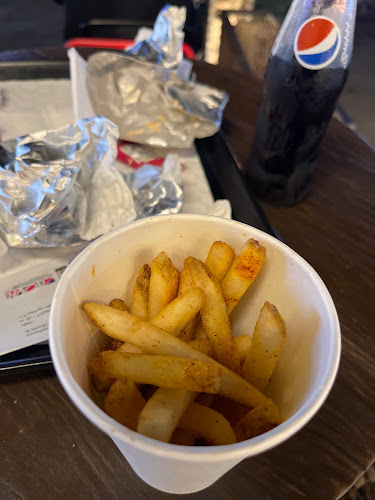 Opinii despre بلاك الفنت برجر în جدة - الضيافة